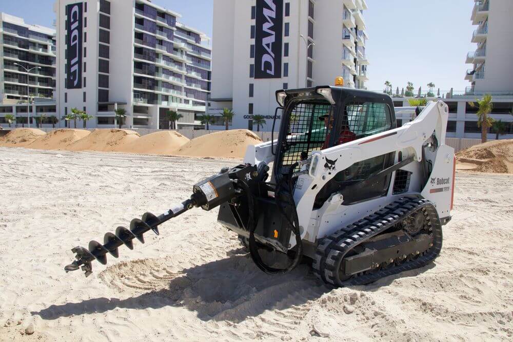 мини товарач bobcat T590 свредел