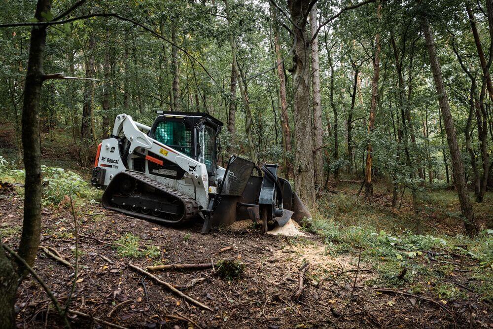 мини товарач bobcat T590 в гора