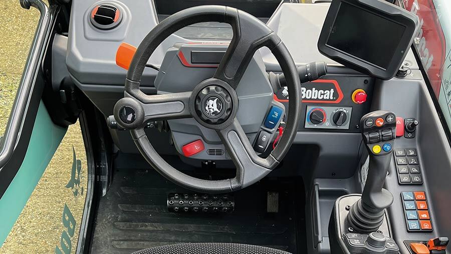 телескопичен товарач bobcat